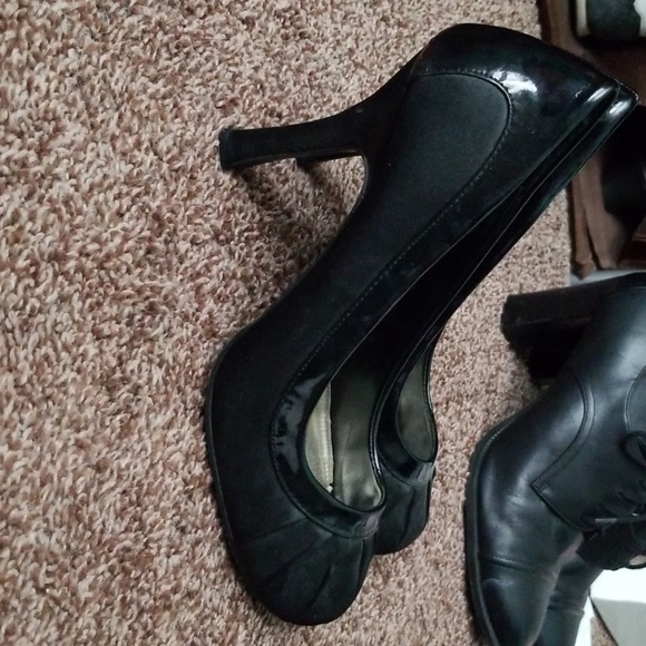 Shoes - Picture 2 of 4